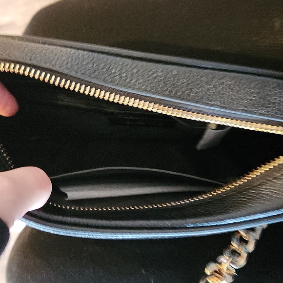 Like new condition- Michael Kors Crossbody bag - Picture 8 of 13